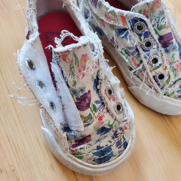 Blowfish Toddler Girl Floral Sneakers - Picture 6 of 9